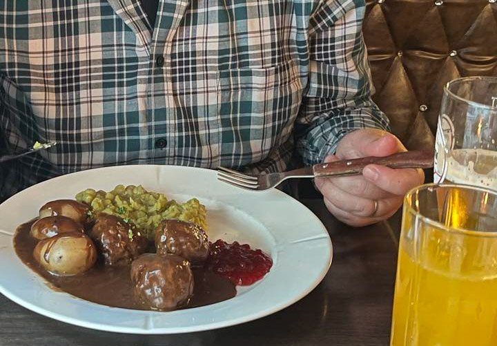 Norwegian Meatballs and Potatoes in Gravy with Mushy Peas – Our Recipes